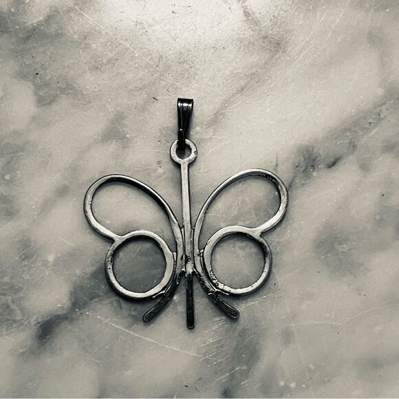 Vintage Silver Butterfly Pendant - Picture 2 of 2